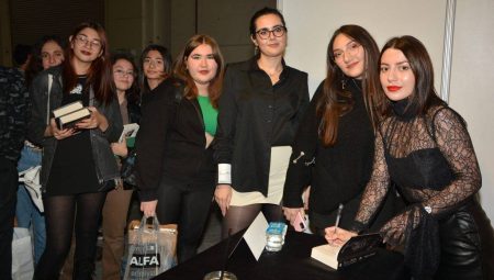 Tasarımcı Dilan Kaya Ve Yazar Beyza Aksoy, Kitapseverlerle Buluştu